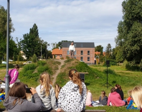 photo5850177423944038784