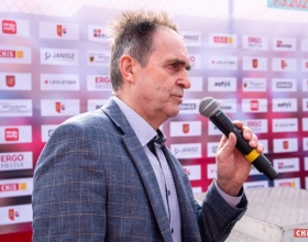 UDA_3735